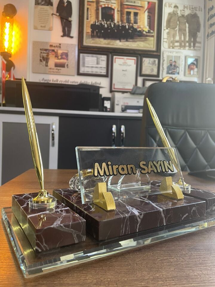 Elit Bordo Mermer Masa İsimliği