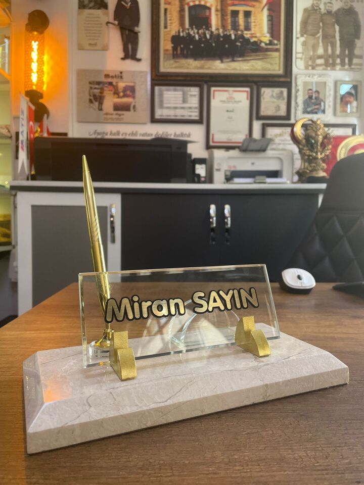 Krem Mermer Masa İsimliği