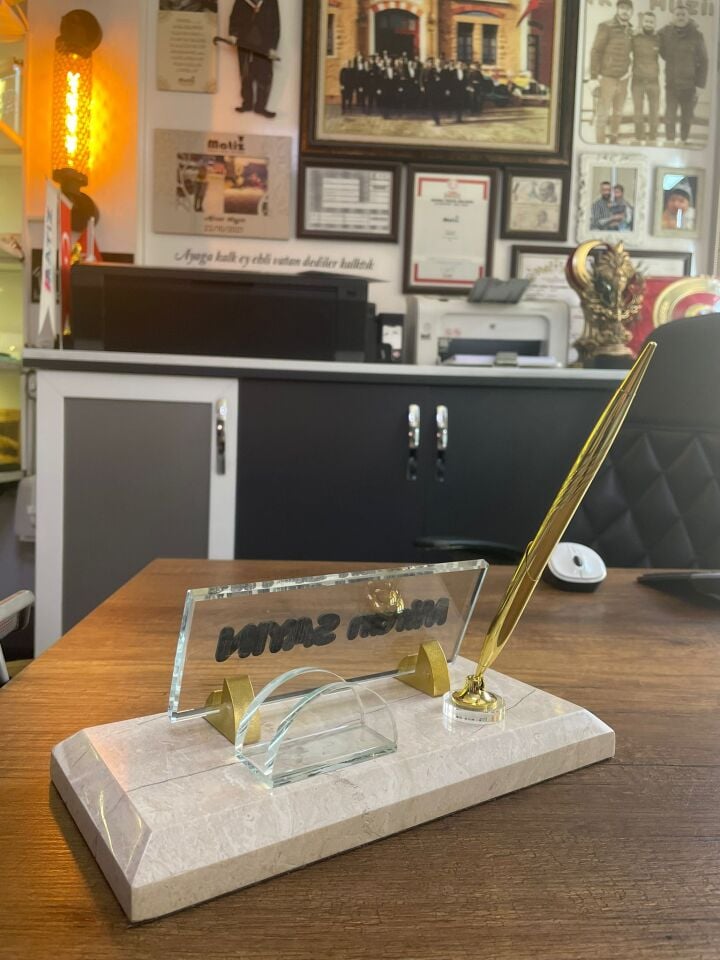 Krem Mermer Masa İsimliği