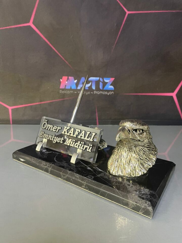 Kartallı Siyah Mermer Masa İsimliği