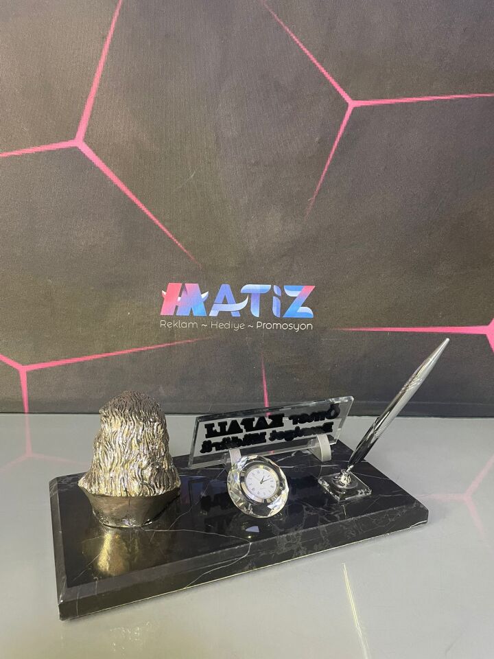 Kartallı Siyah Mermer Masa İsimliği