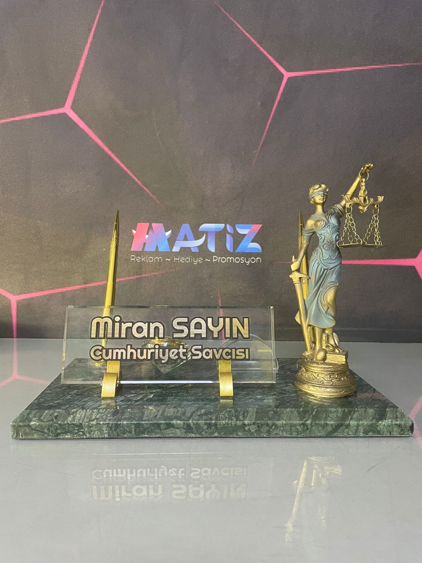 Themis Heykelli Yeşil Mermer İsimlik