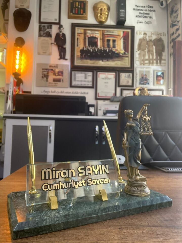 Themis Heykelli Yeşil Mermer İsimlik