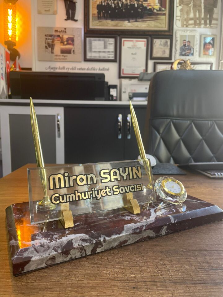 Bordo Renk Mermer Masa İsimliği