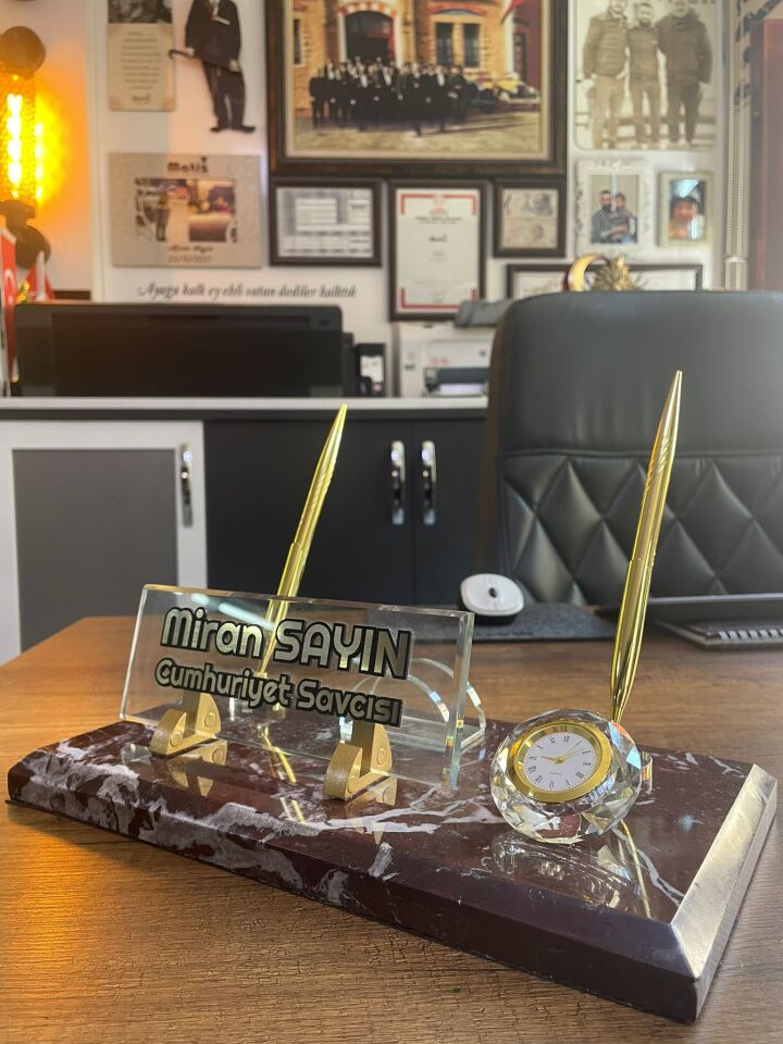 Bordo Renk Mermer Masa İsimliği