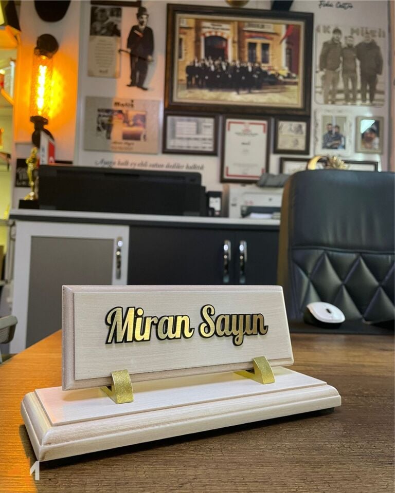 Beyaz Eskitme Ahşap İsimlik