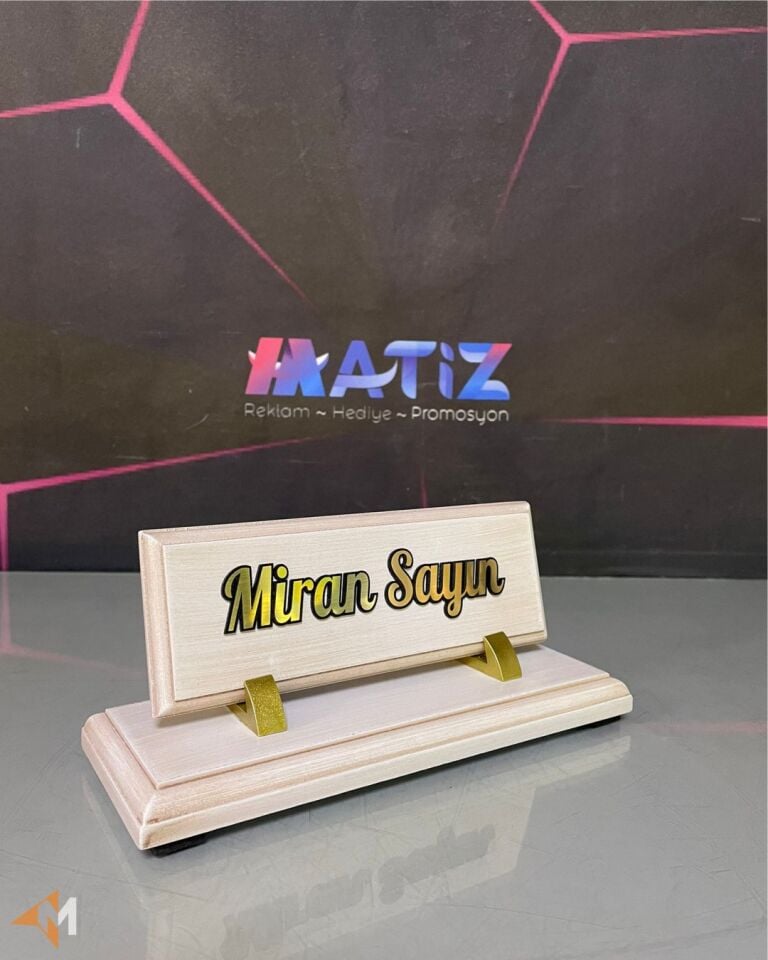 Beyaz Eskitme Ahşap İsimlik
