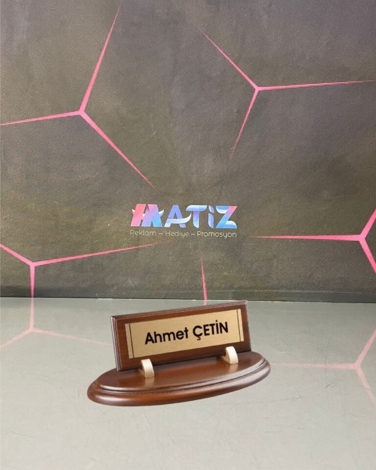 Oval Ahşap Masa İsimliği