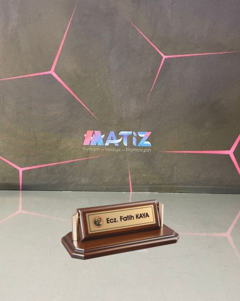 Eczacı Ahşap Masa İsimliği