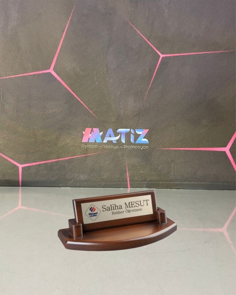 Öğretmen Ahşap Masa İsimliği