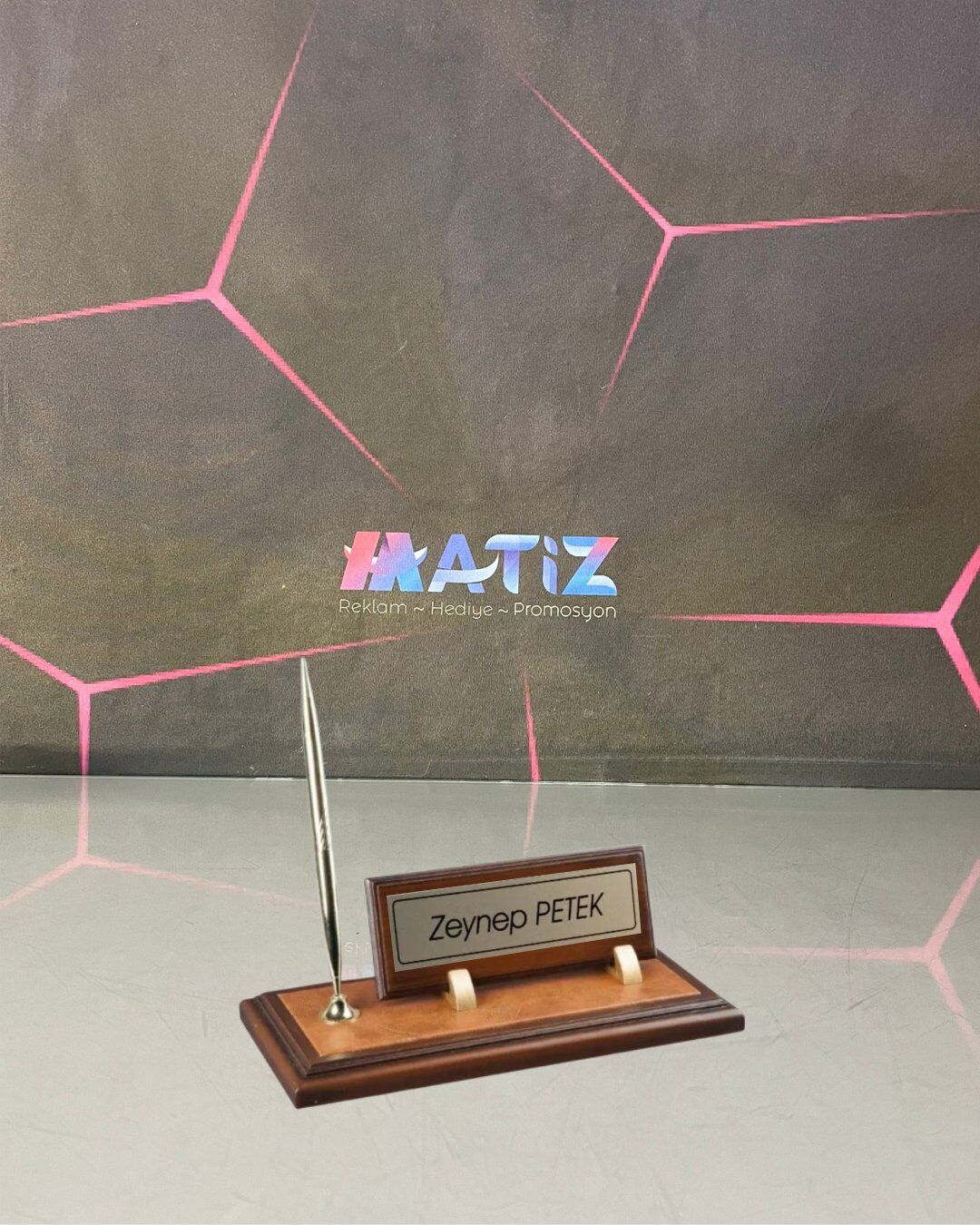 Tek Kalemli Deri Masa İsimlik