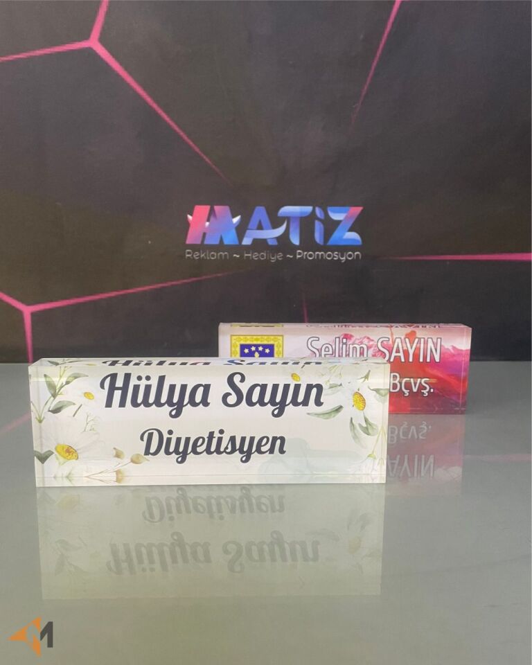 Akrilik Pleksi Masa İsimliği