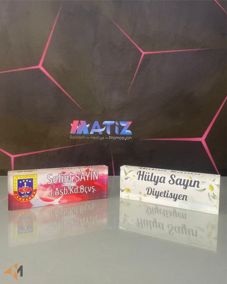 Akrilik Pleksi Masa İsimliği