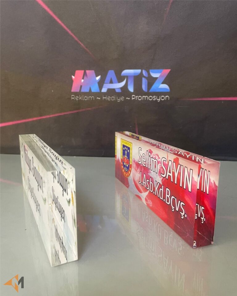 Akrilik Pleksi Masa İsimliği