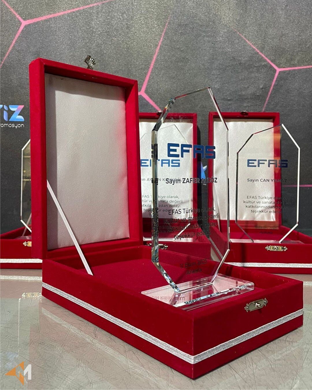 Kutulu Kristal Plaket