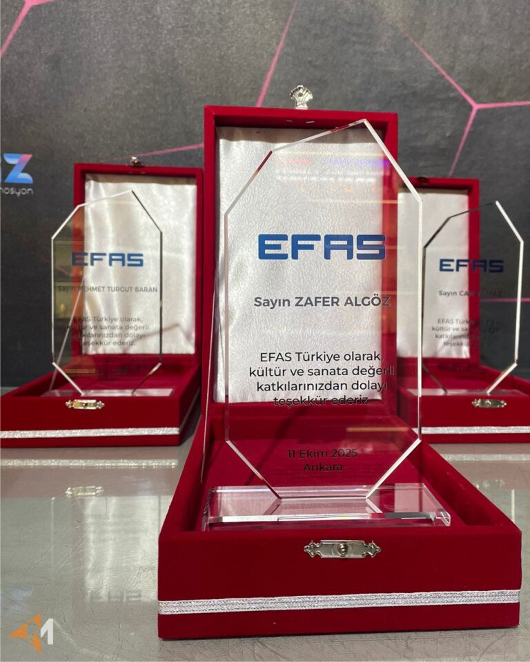 Kutulu Kristal Plaket