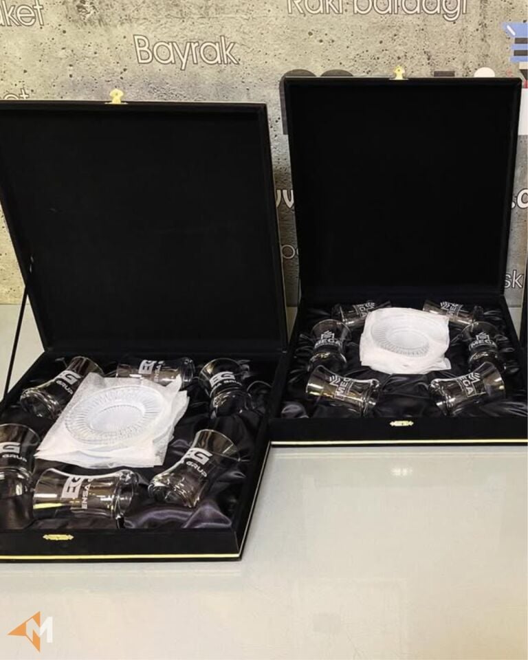 Tabaklı Kutulu ve Logolu Set