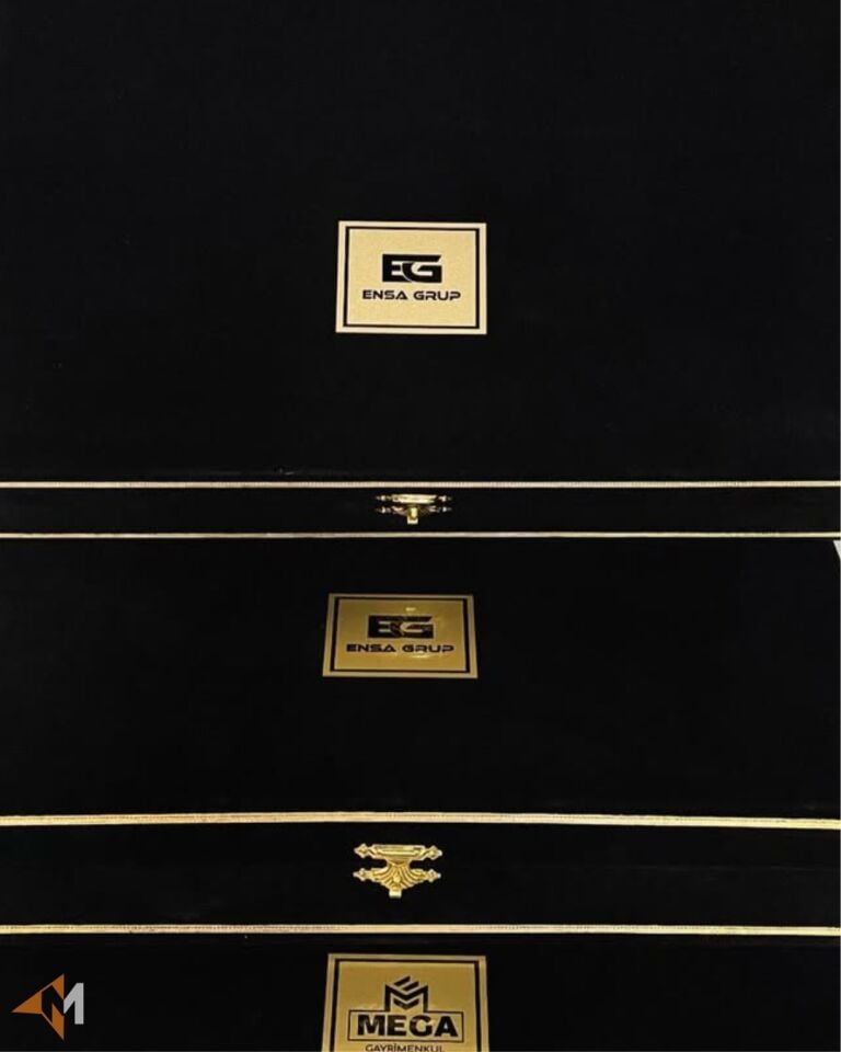 Tabaklı Kutulu ve Logolu Set