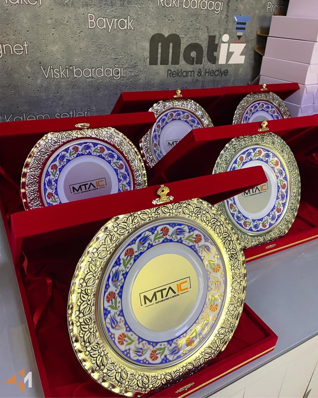 Porselen Gümüş Kaplama Tabak Plaket