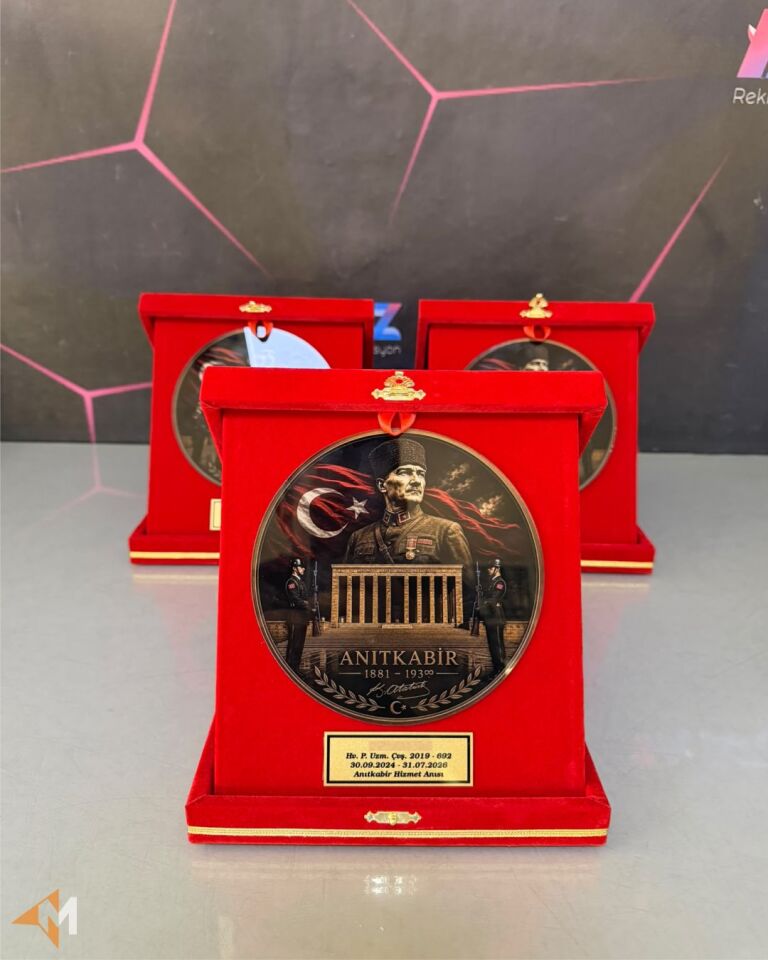 Yapay Zeka Görselli Plaket