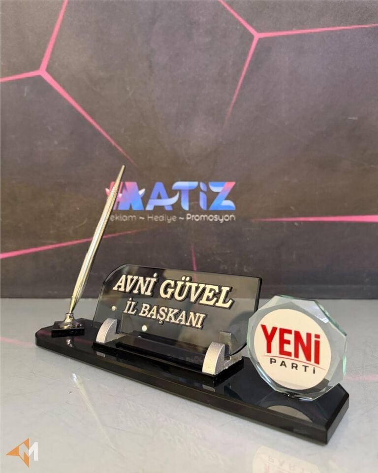 Parti Logolu Kristal Masa İsimliği