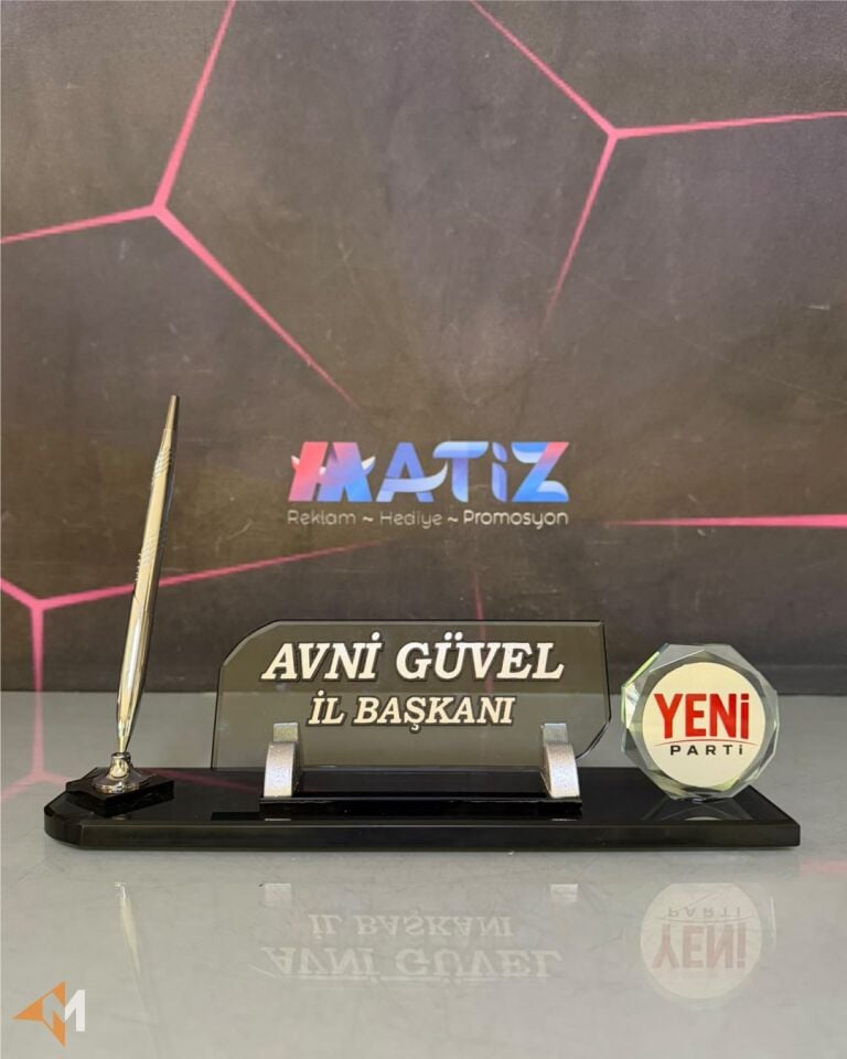 Parti Logolu Kristal Masa İsimliği