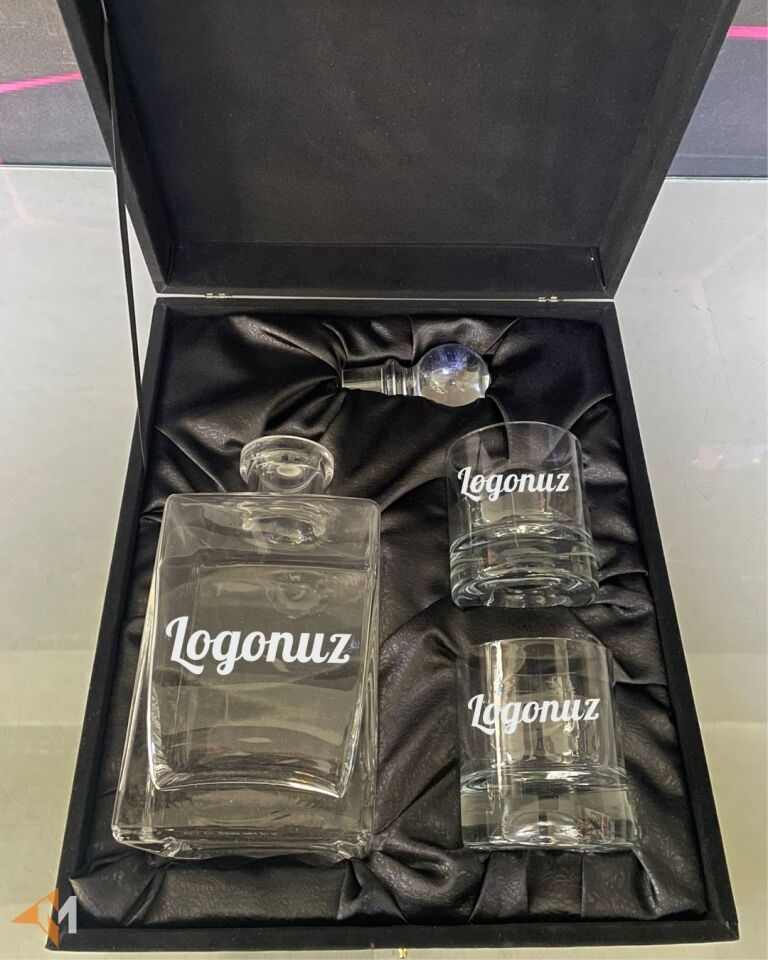 Kişiye Özel Logolu Şişeli Viski Seti