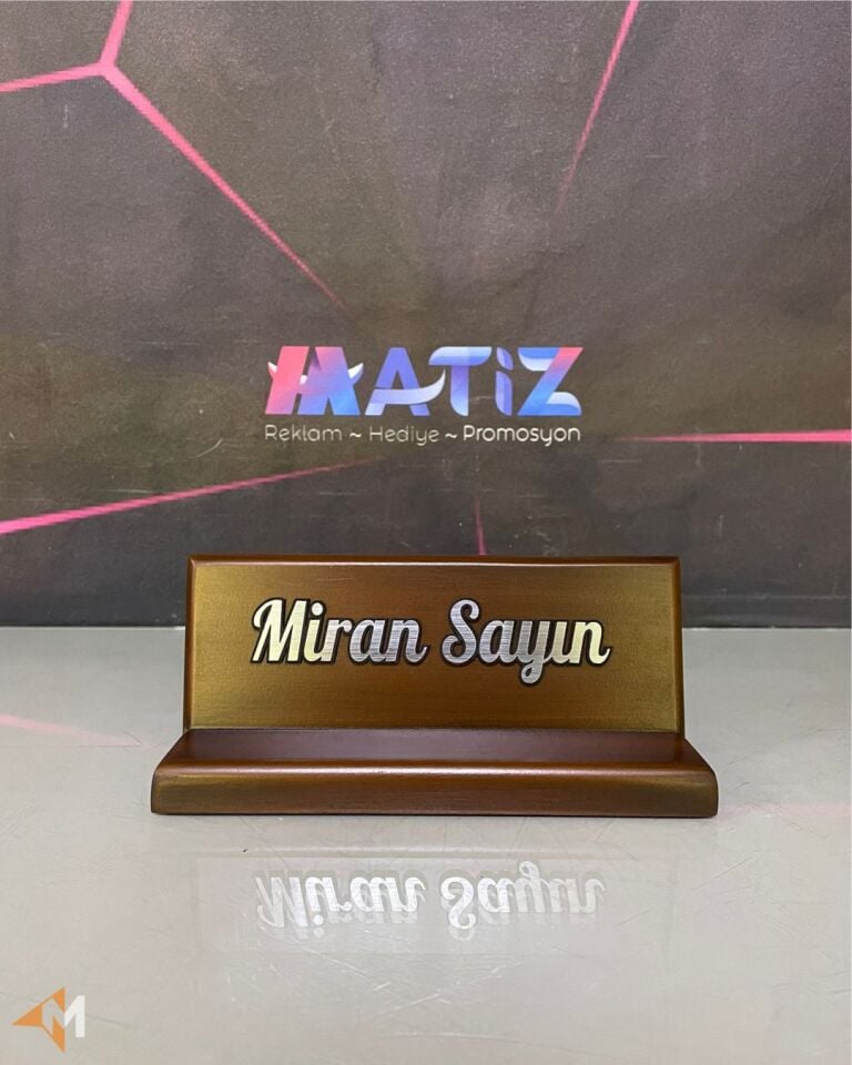 Klasik Model Ahşap Masa İsimliği