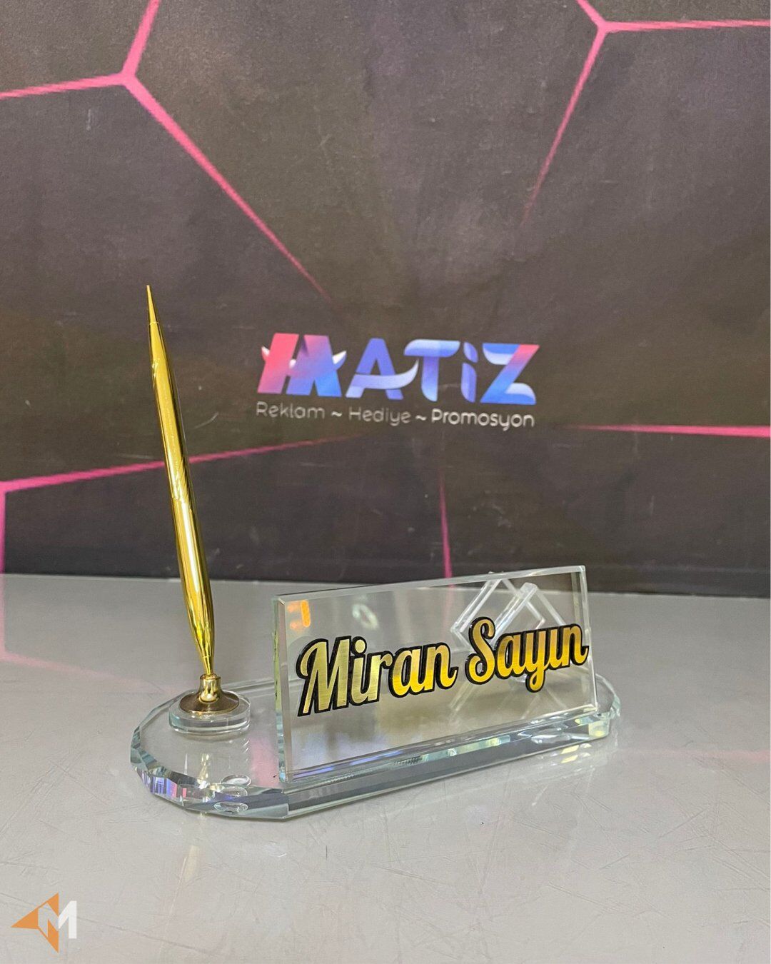 Oval Cam Kalemli Masa İsimliği