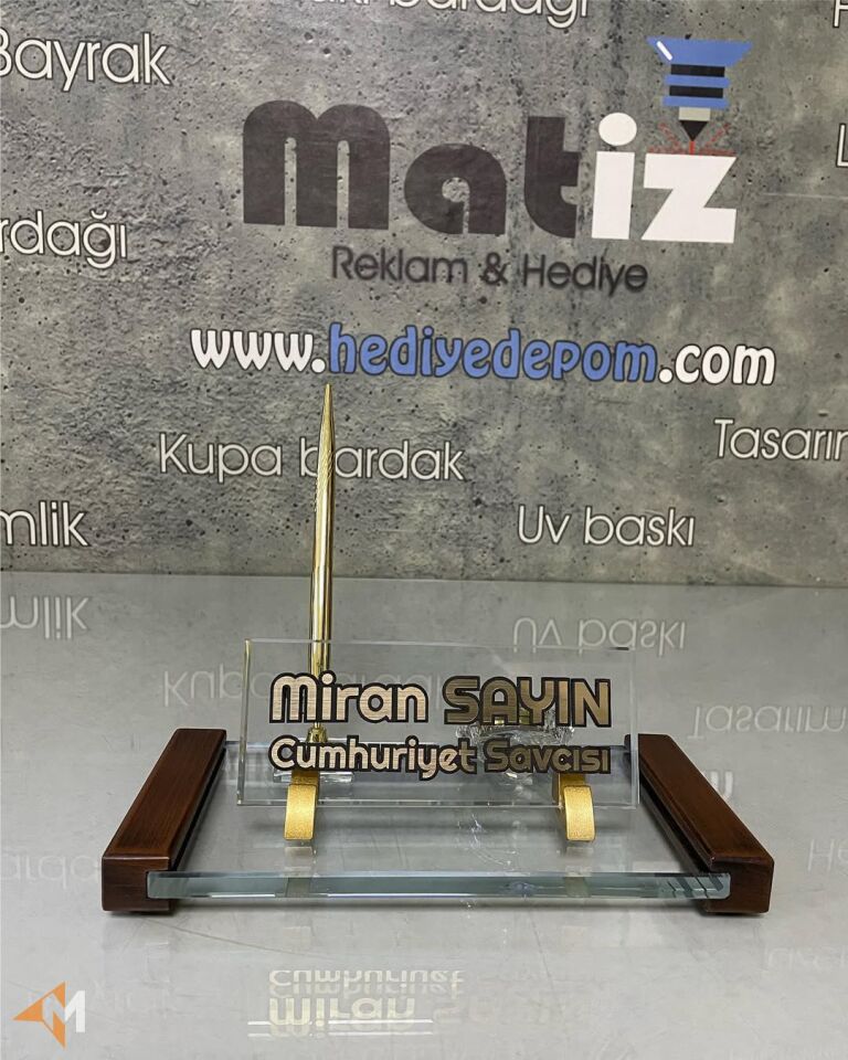 Şeffaf Elit Model Masa İsimliği