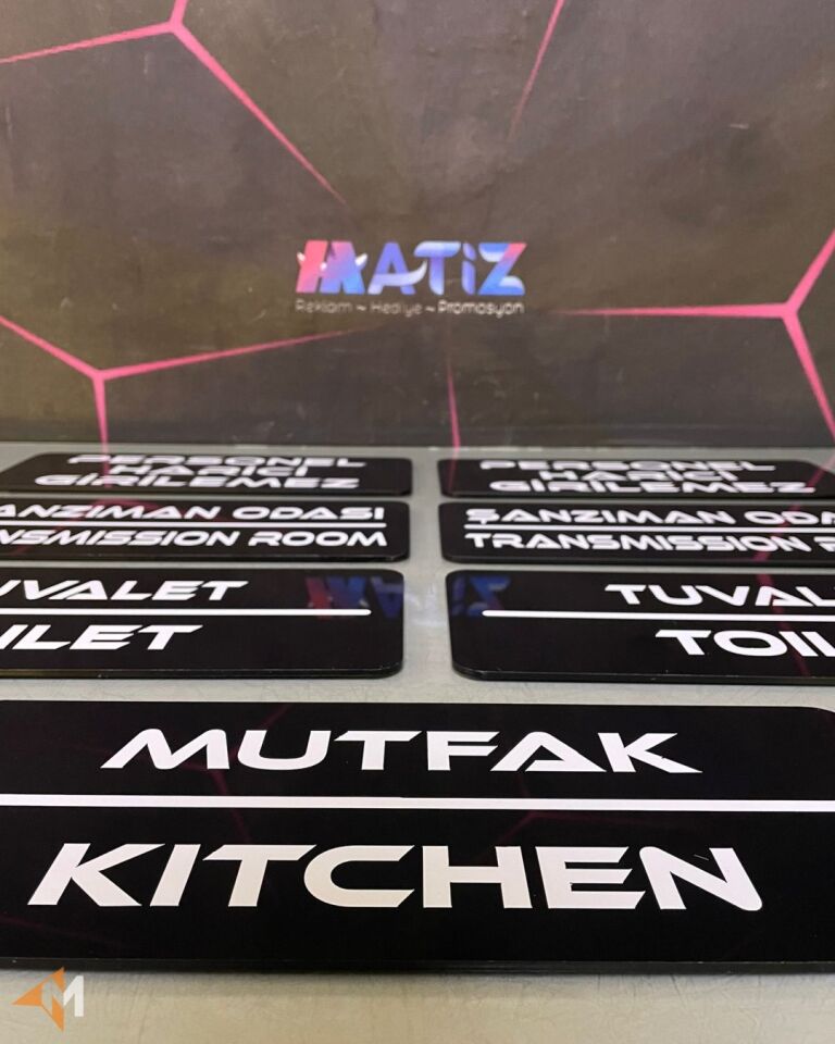 Siyah Pleksi Ofis Tabelası