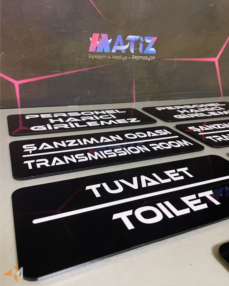 Siyah Pleksi Ofis Tabelası