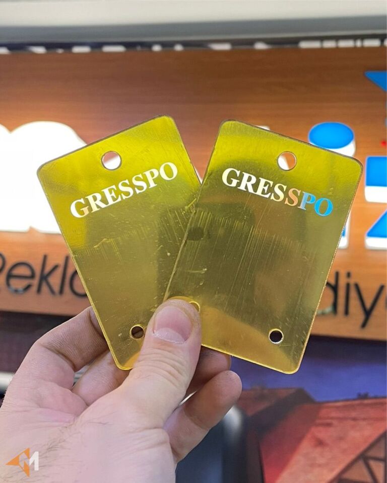 Markanıza Özel Pleksi Peruk Askı Aparatı