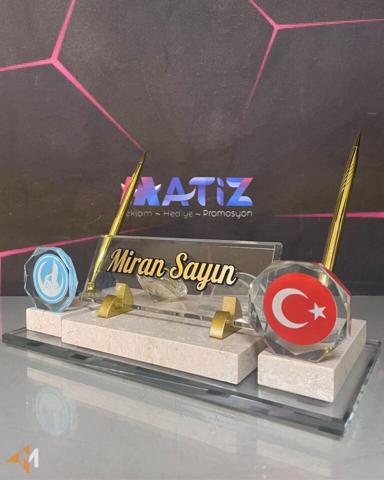 İki Logolu Mermer Masa İsimliği