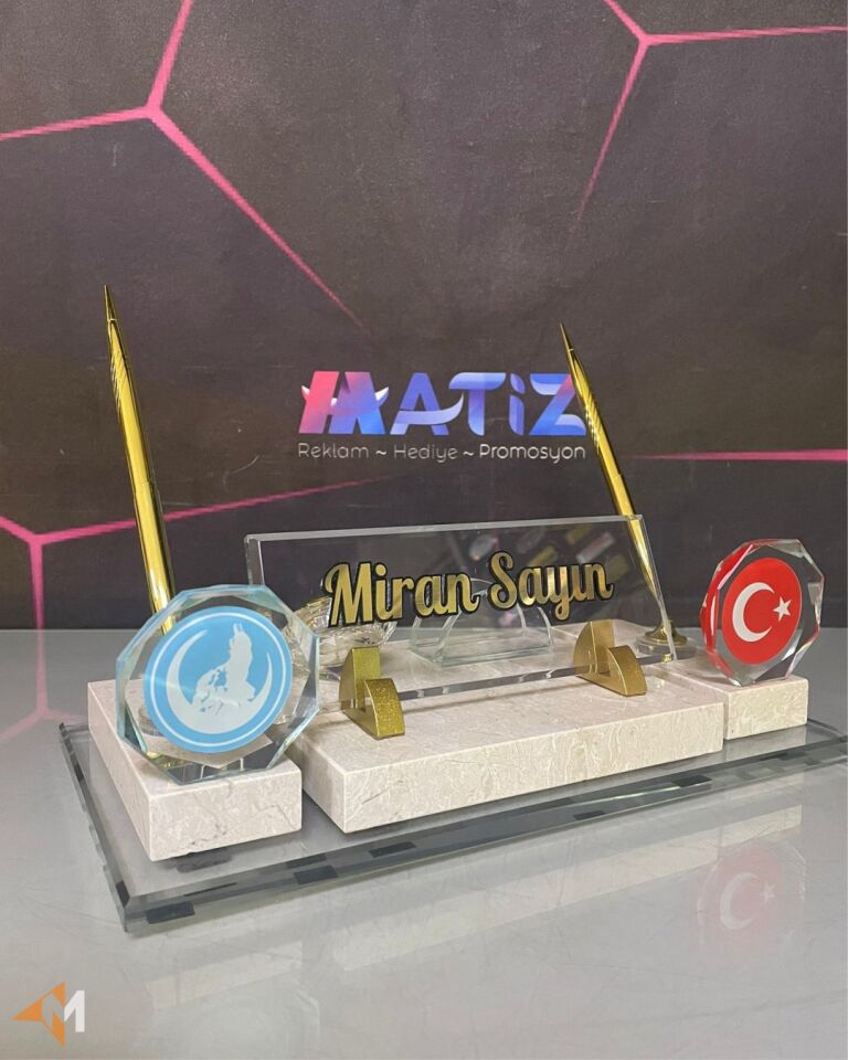İki Logolu Mermer Masa İsimliği