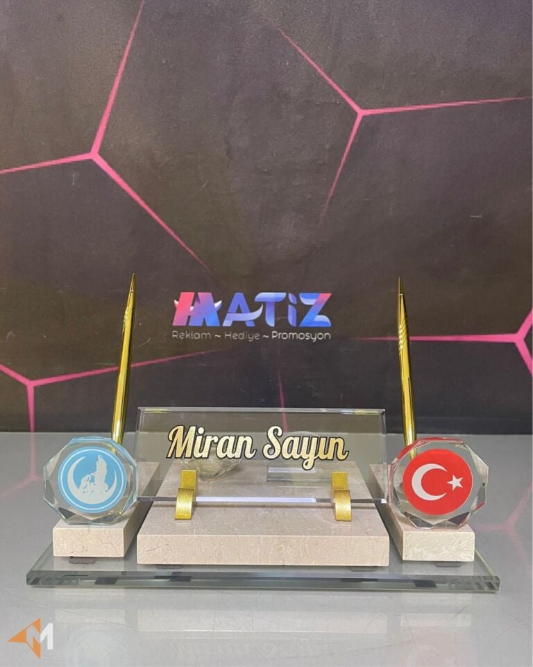 İki Logolu Mermer Masa İsimliği