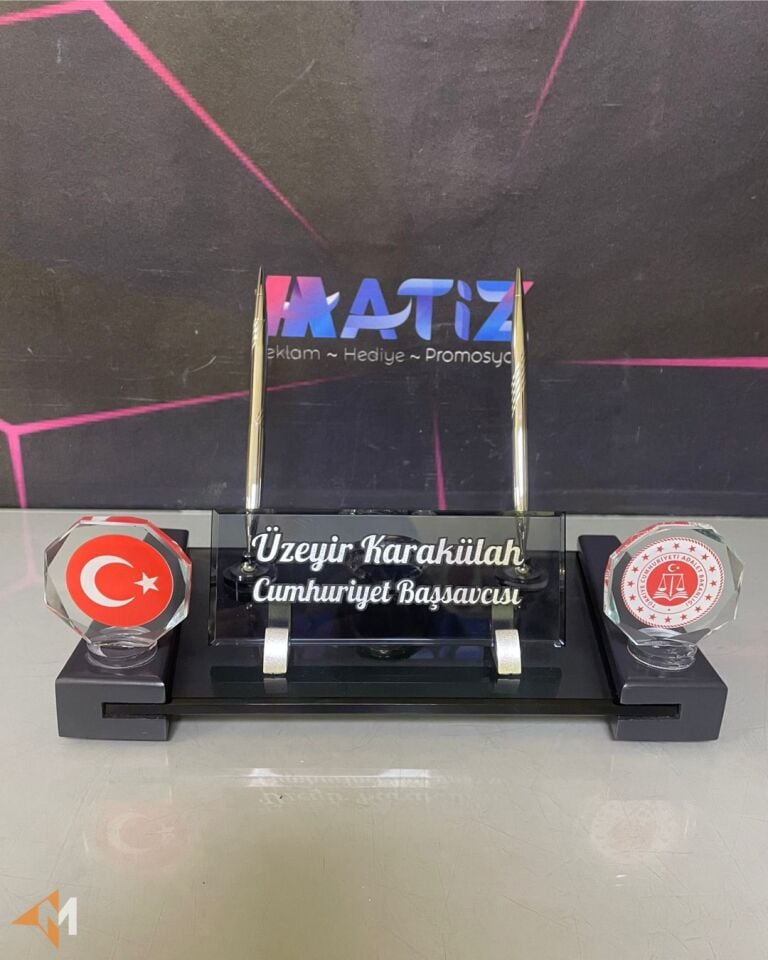 Adalet Bakanlığı Logolu Masa İsimliği