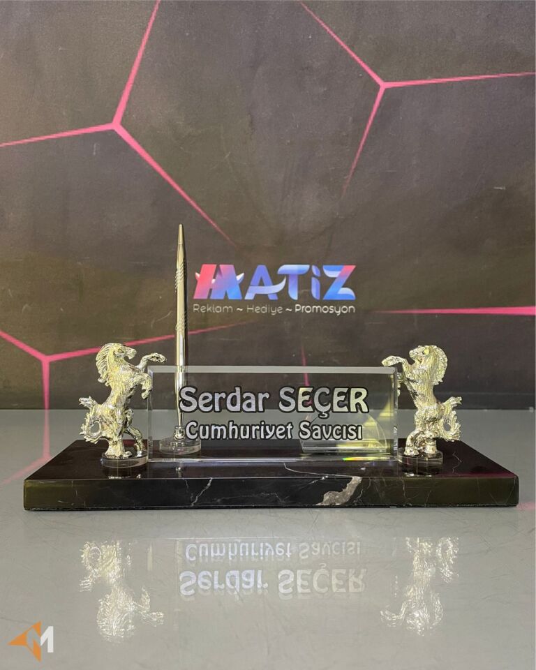Gümüş Atlı Siyah Mermer Masa İsimliği