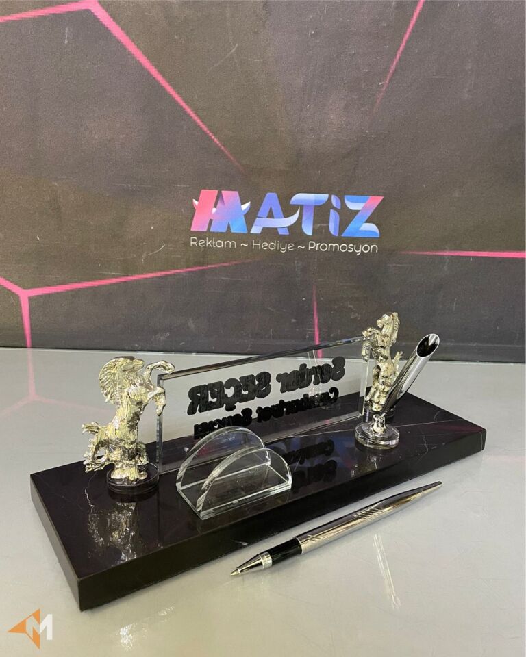 Gümüş Atlı Siyah Mermer Masa İsimliği