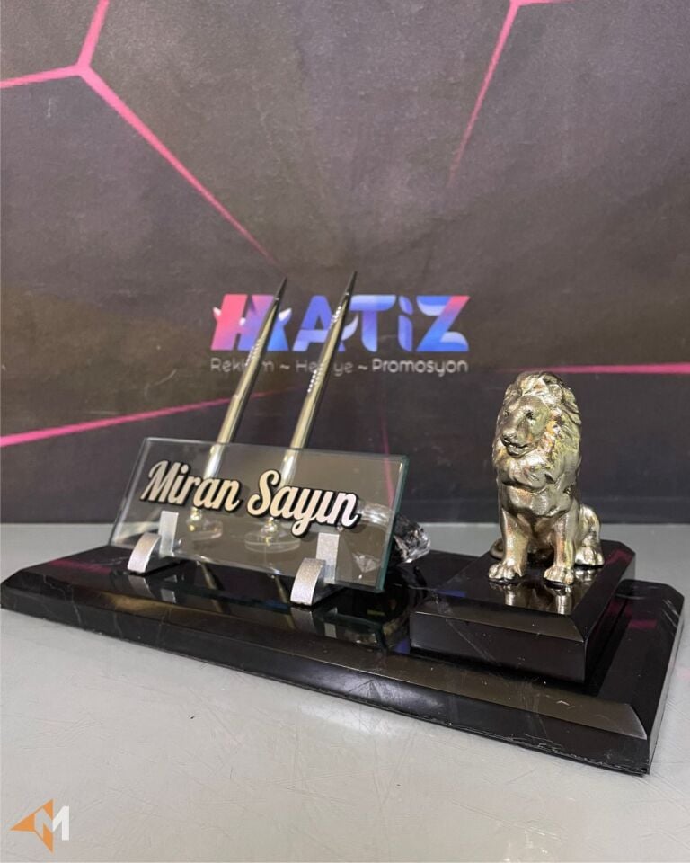 Aslan Figürlü Mermer Masa İsimliği