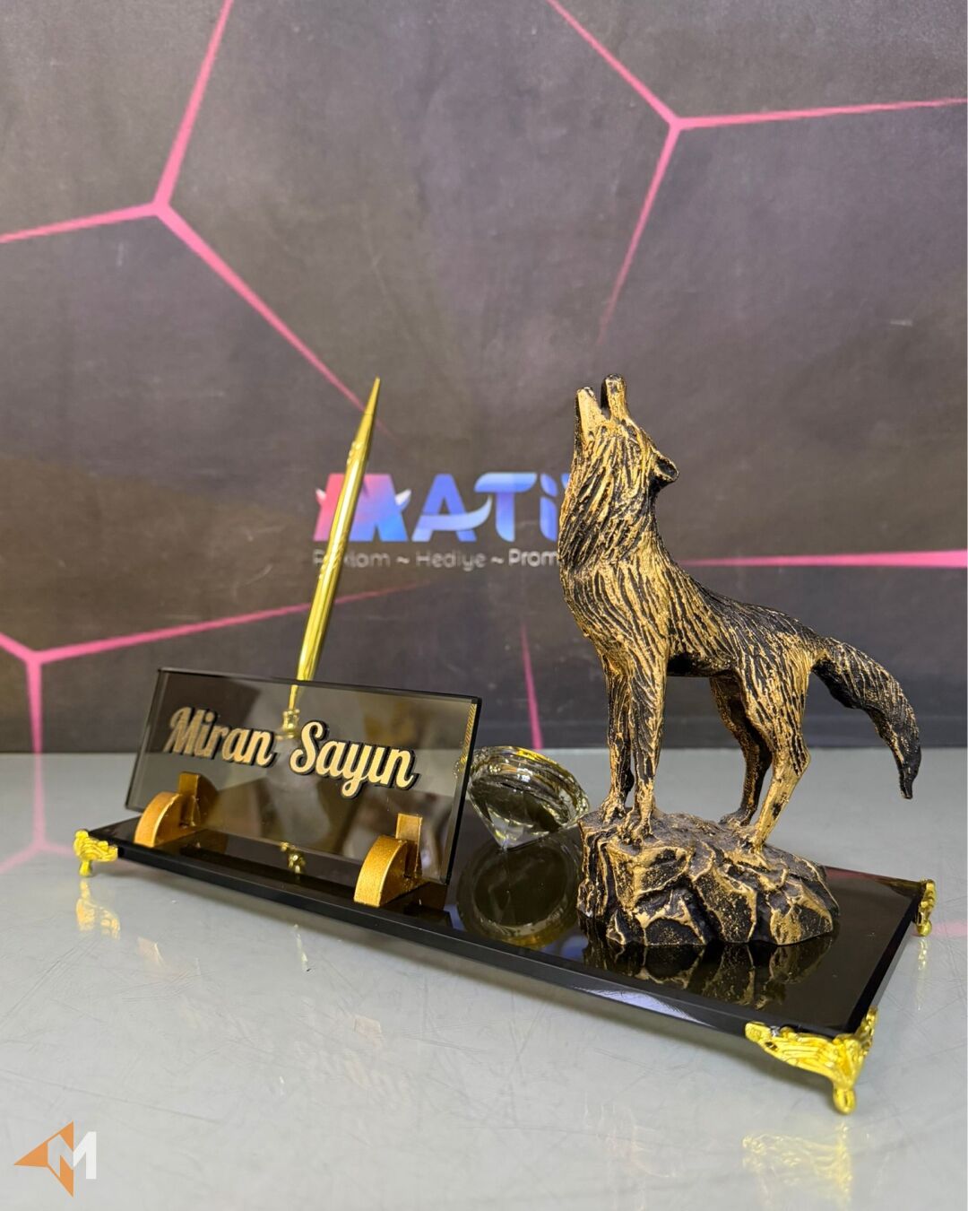 Kurt Biblolu Masa İsimliği