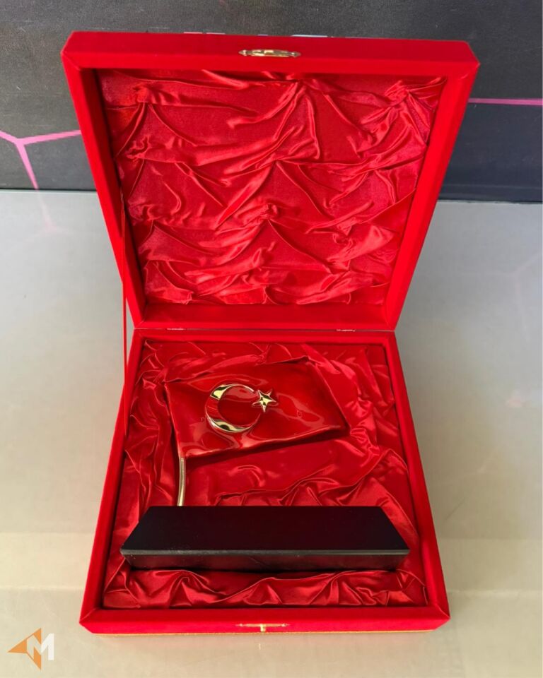 Döküm Kutulu Türk Bayrağı