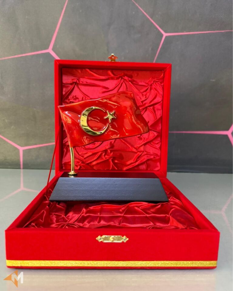 Döküm Kutulu Türk Bayrağı