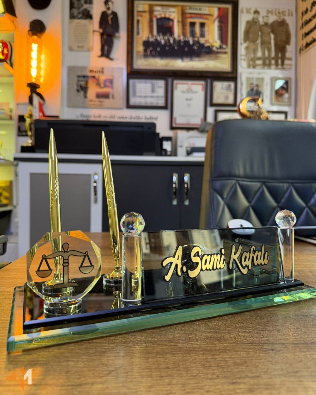 Avukat Logolu Masa İsimliği