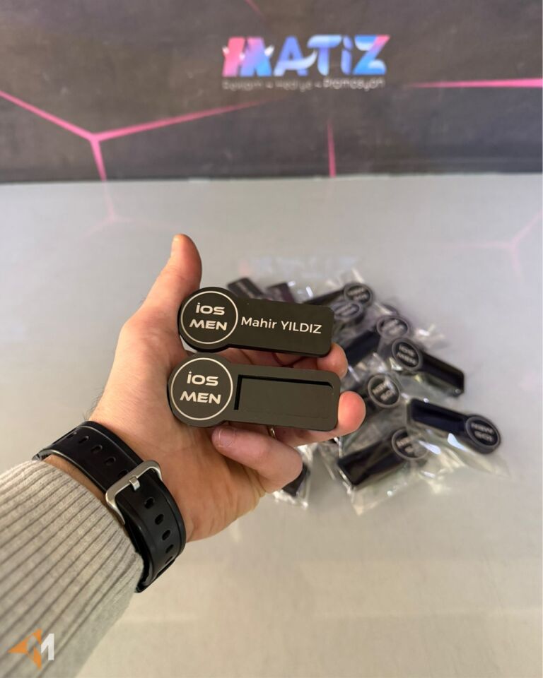 Pleksi Lüx Yaka İsimliği