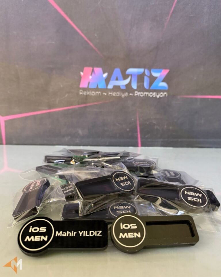 Pleksi Lüx Yaka İsimliği