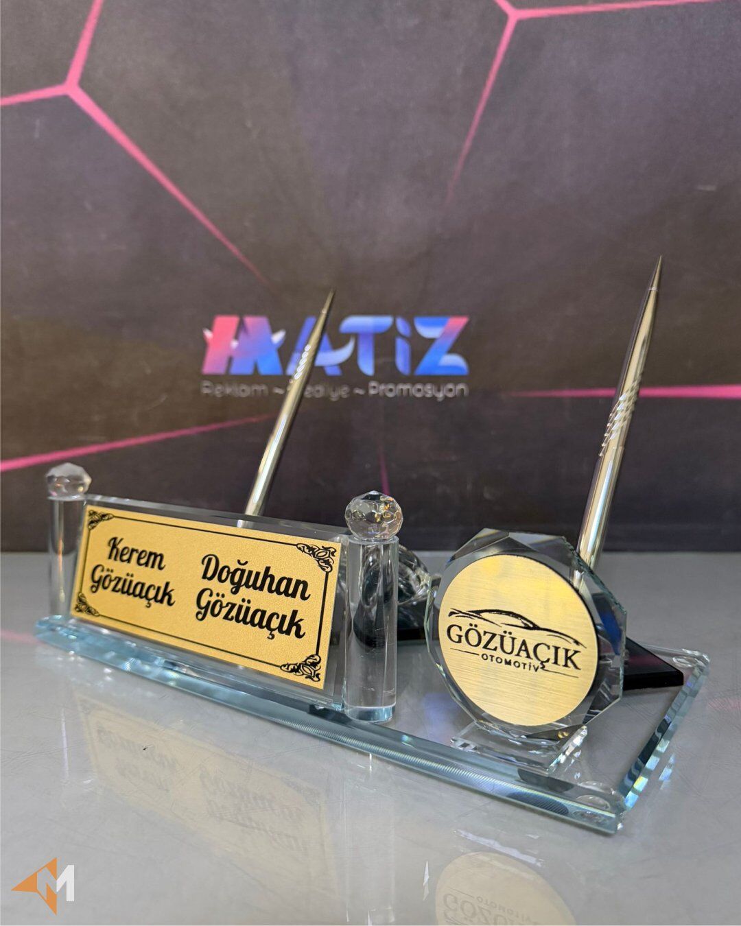 Logo Baskılı Masa İsimliği