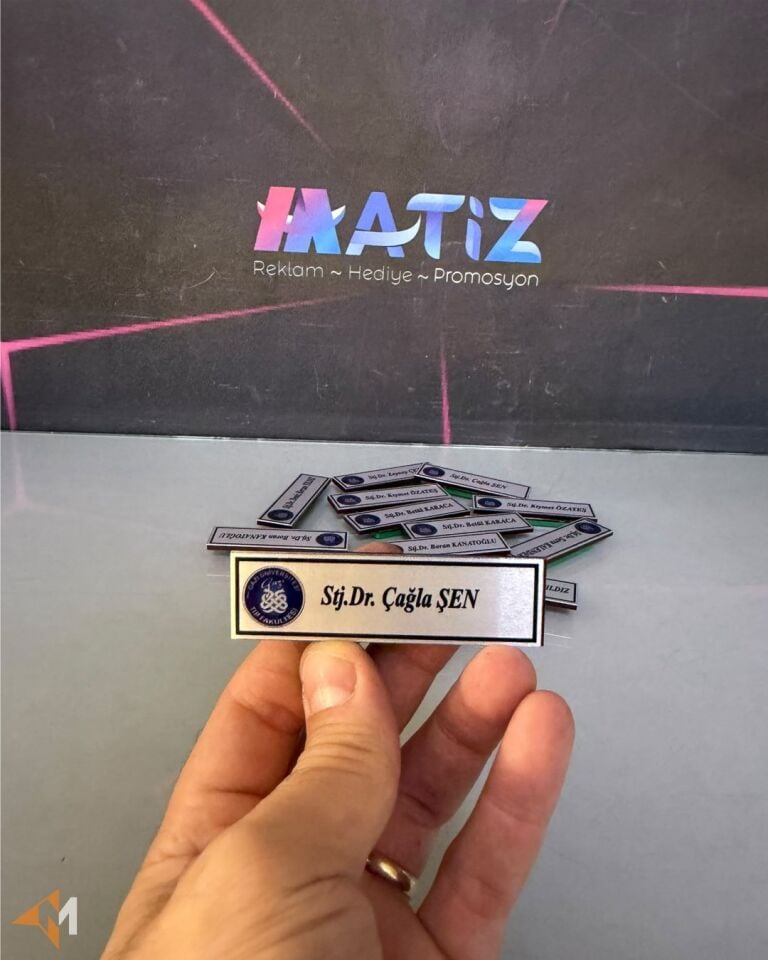 Metal Doktor Yaka İsimliği